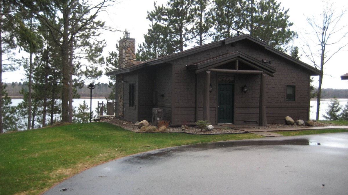 Breezy Point Cabin | Architect Designed, Waterfront, One Bedroom Cabin Suite
