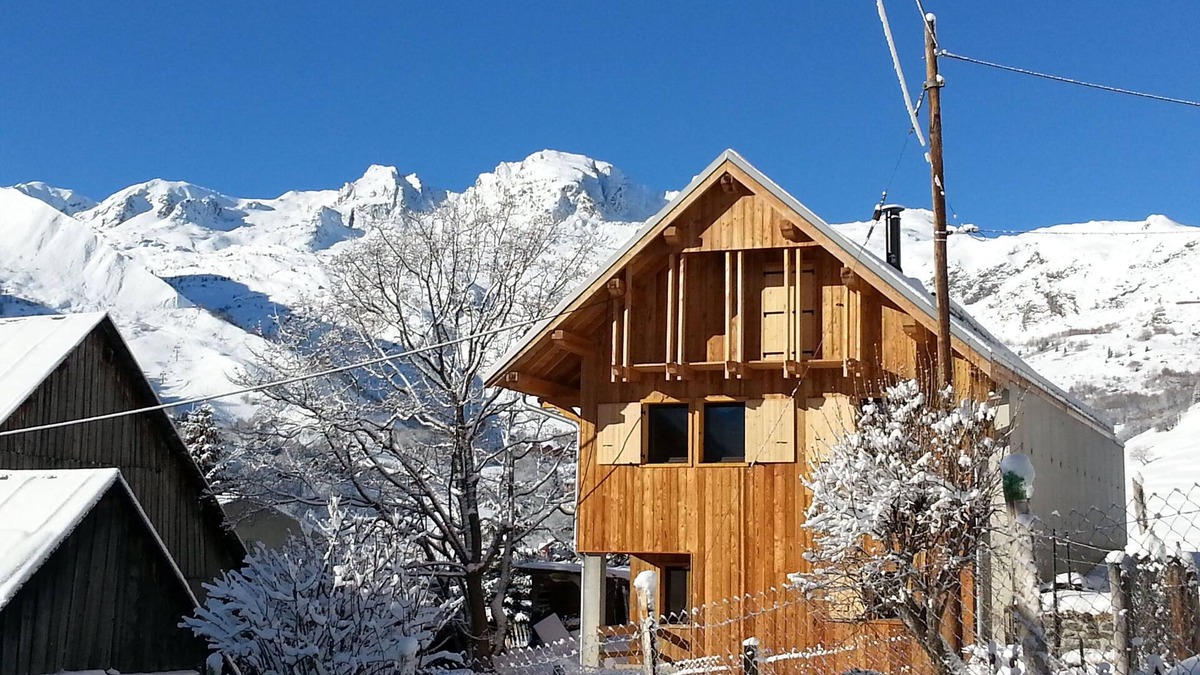 Saint-Sorlin-d'Arves Ski Chalet | Architect-designed chalet in the heart of the old village