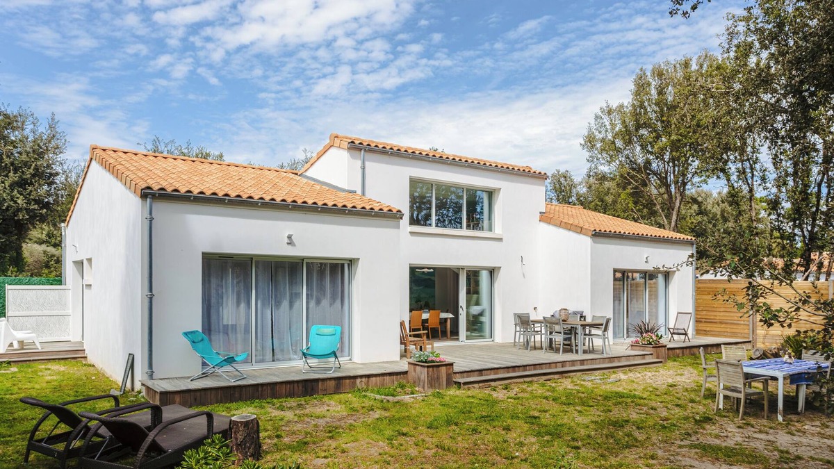 Dolus-d'Oleron Villa | Architect's Villa 800m from the Sea – Comfort, Nature, and Serenity in Oléron, with Terrace Garden