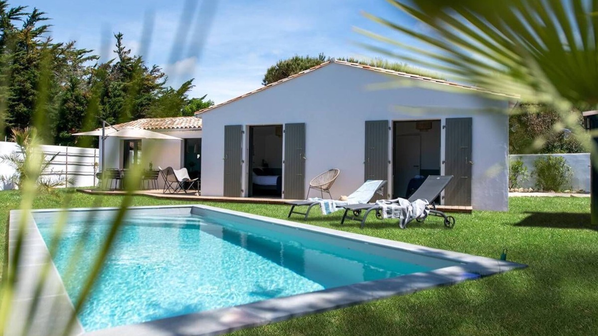 Sainte-Marie-de-Re House | Architect villa with heated pool by the Grenettes beach