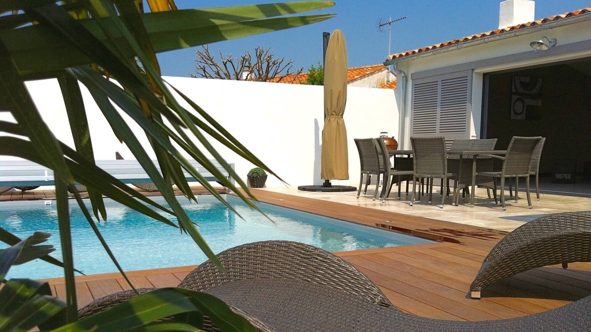 La Flotte House | Architect Villa 9 people / heated pool from April to September.