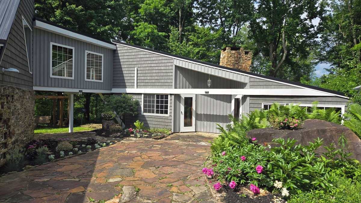 Mill Run House | Architects dream, 1 mile from falling water and river, private with camp area