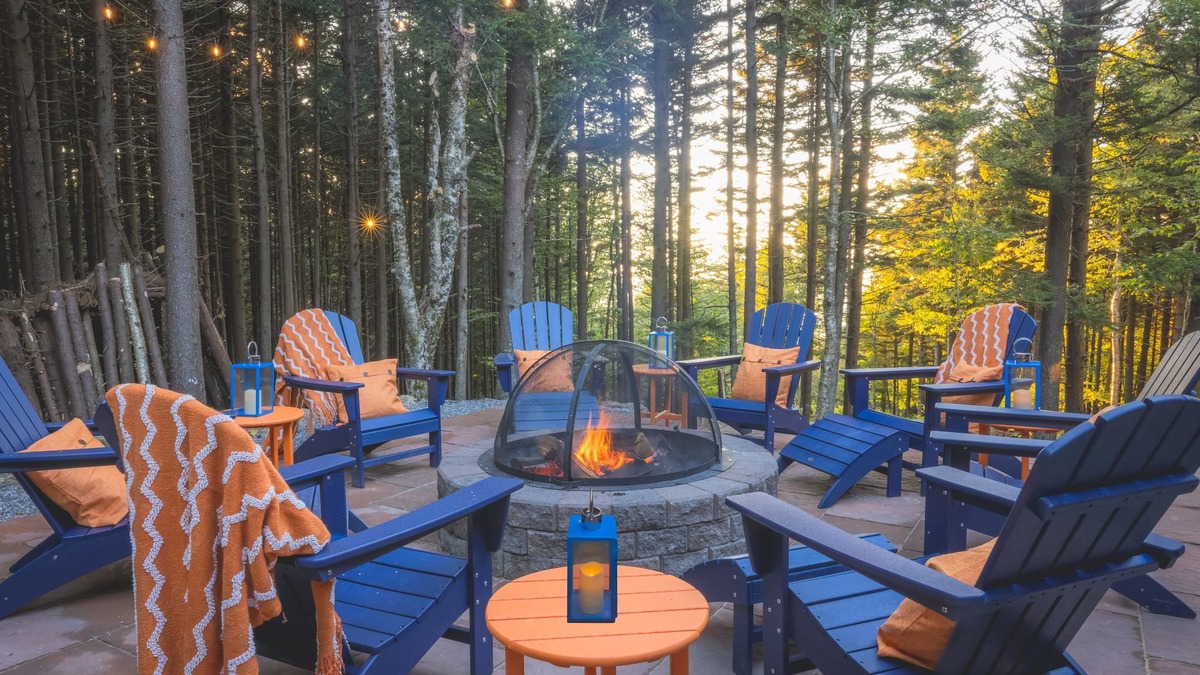 Snowshoe House | Architectural marvel w/firepit, hot tub, prime location, lounge & bar rooms!