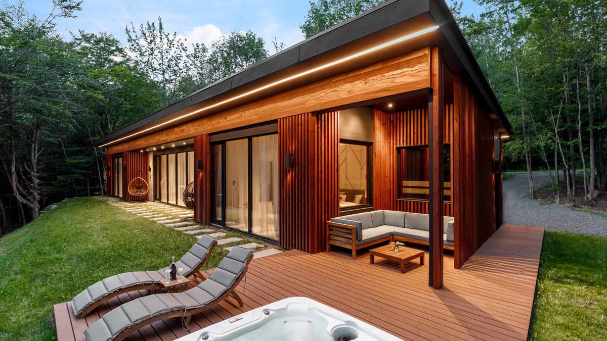 Hunter House | Architectural Modern House with Panoramic Mountain View