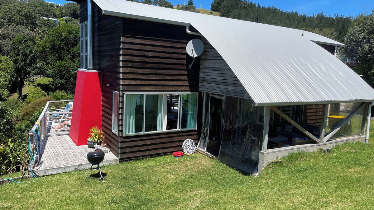 Onemana House | Architecturally designed bach in a quiet cul de sac overlooking a bush reserve