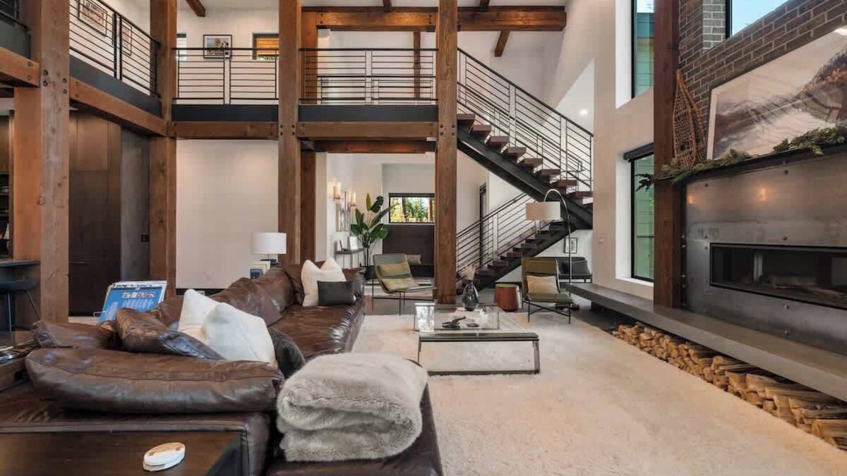 Cle Elum House | Architecturally-Stunning, Custom Cle Elum Luxury Retreat Main House + Guest Ho