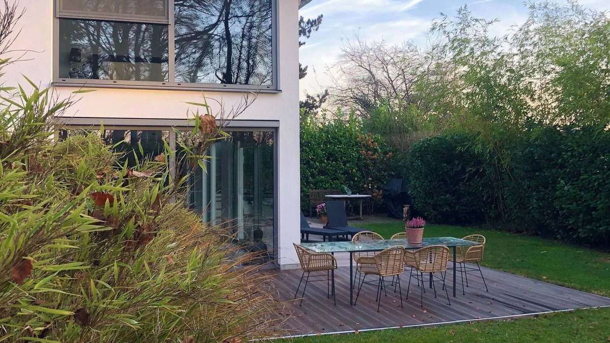 Berg Villa | Architekten Villa 204qm, Whirlpool, Sauna, am Schloßpark Extrem Ruhig
