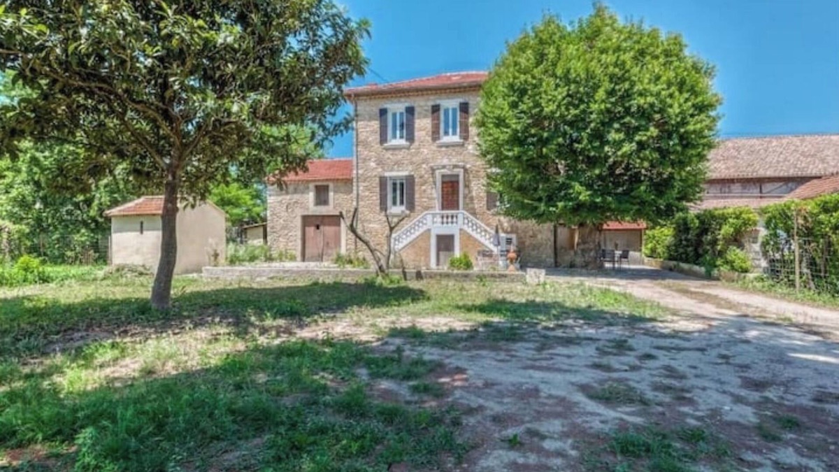 Pont-Saint-Esprit Villa | Ardeche in Provence with shady park