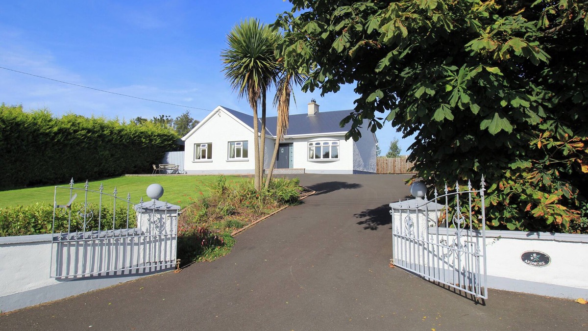 Muff Cottage | Ardmore Cottage, Fáilte Ireland Quality Approved and Wild Atlantic Way trademark