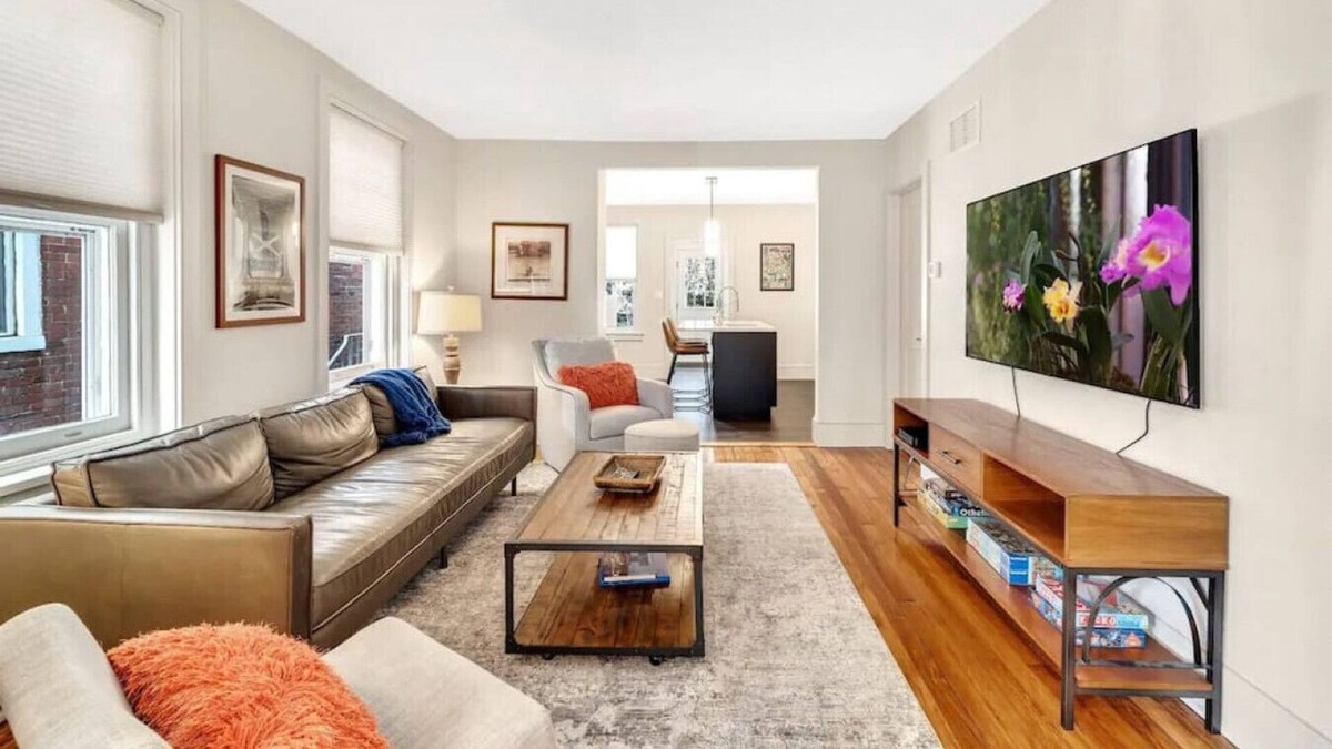 Ardmore House | Ardmore GEM steps away from shopping, dining, etc.