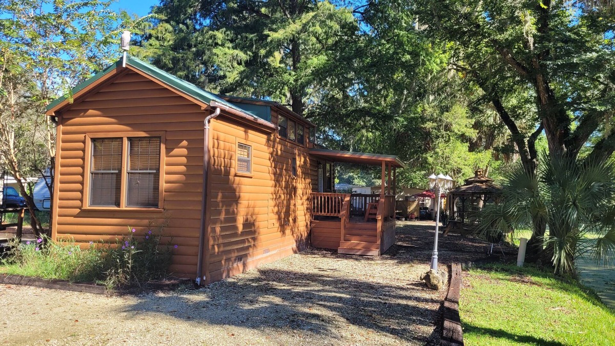Lake Panasoffkee Cabin | Are a prefect weekend retreat or long term winter vacation home.