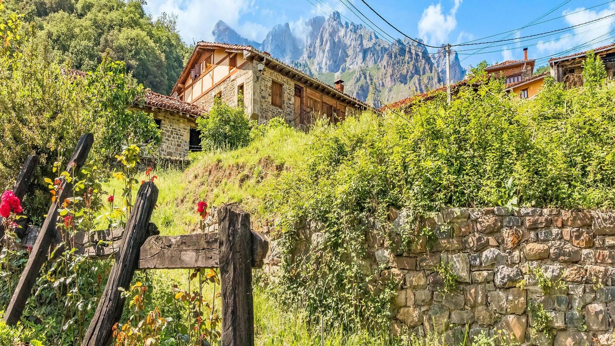 Tanarrio House | Are you dreaming of an adventurous vacation in the mountains? Then this idyllic vacation home in rus