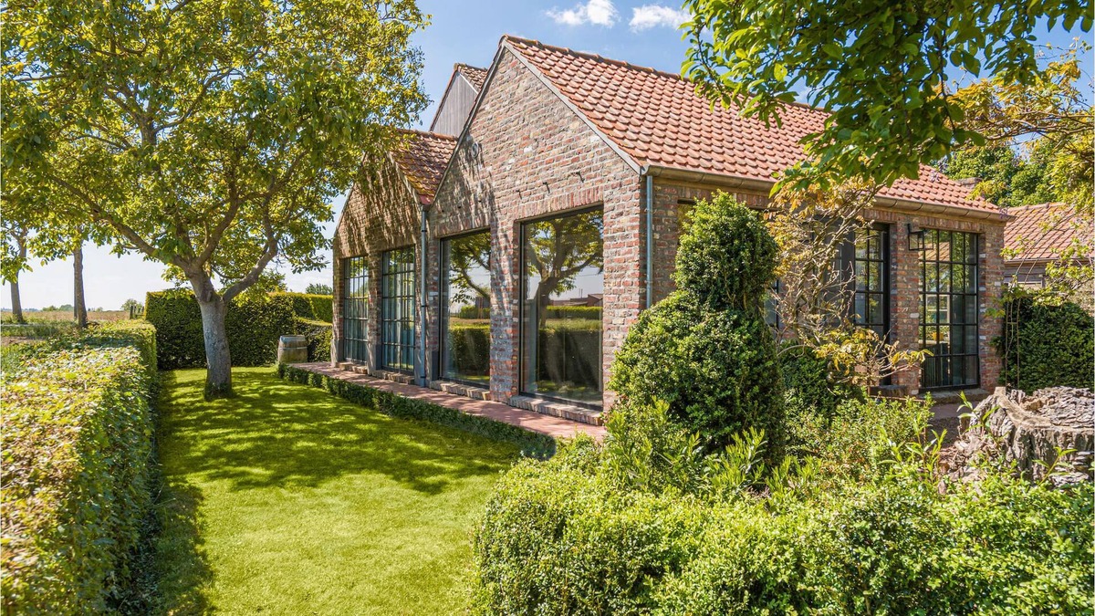 Wijtschate House | Are you looking for a special vacation home with lots of comfort, then this beautiful country house