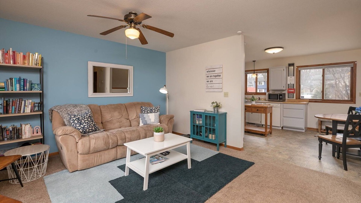 Rochester House | Are you traveling to Rochester? Be our guest!