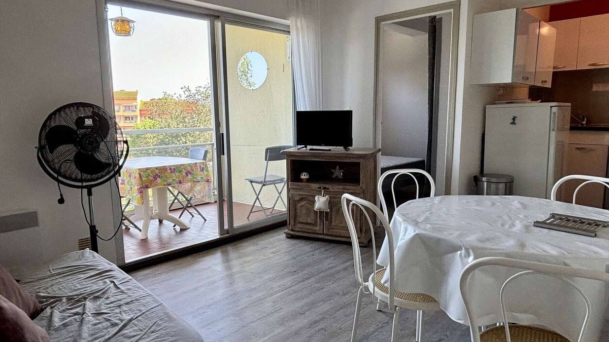 Argeles Plage Apartment | Argelès: 1BR near beach, parking, TV, dishwasher