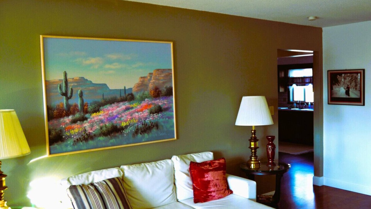 Grand Forks Apartment | Arhaus 3: experience a chic and inviting accommodation in Grand Forks.