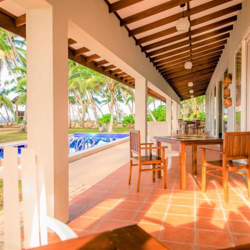 Kahandamodara House | Arhimser Villa-superb 4 bedroom beachfront for 8 in Ranna, Tangalle, BB, pool, free pick up or drop off for 7 night stays arriving together, serviced, taxes included