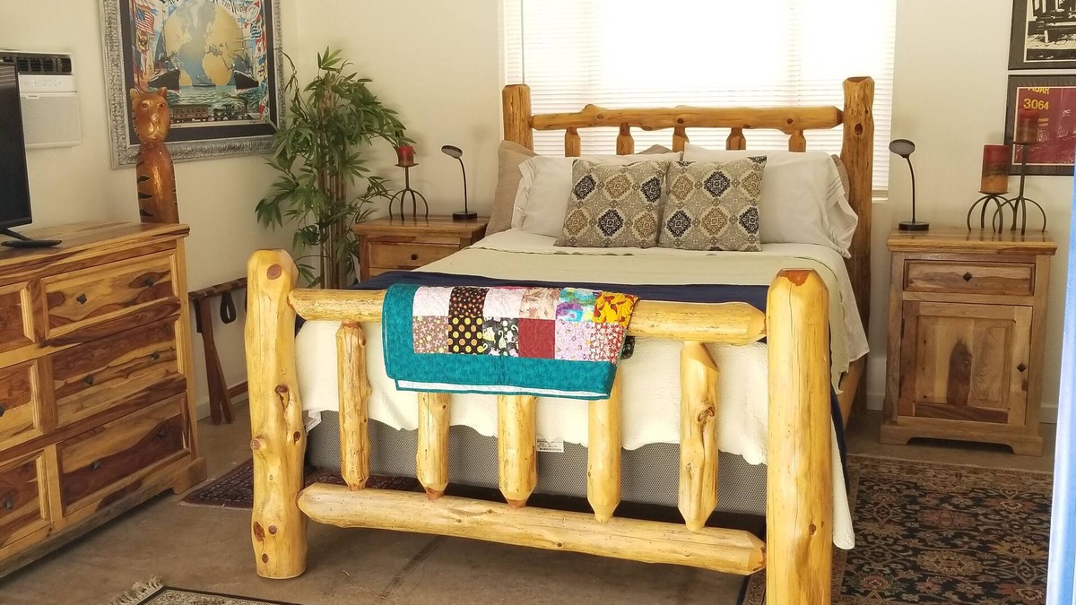 The Garden District House | Arizona Guesthouse Midtown w private patio & yard