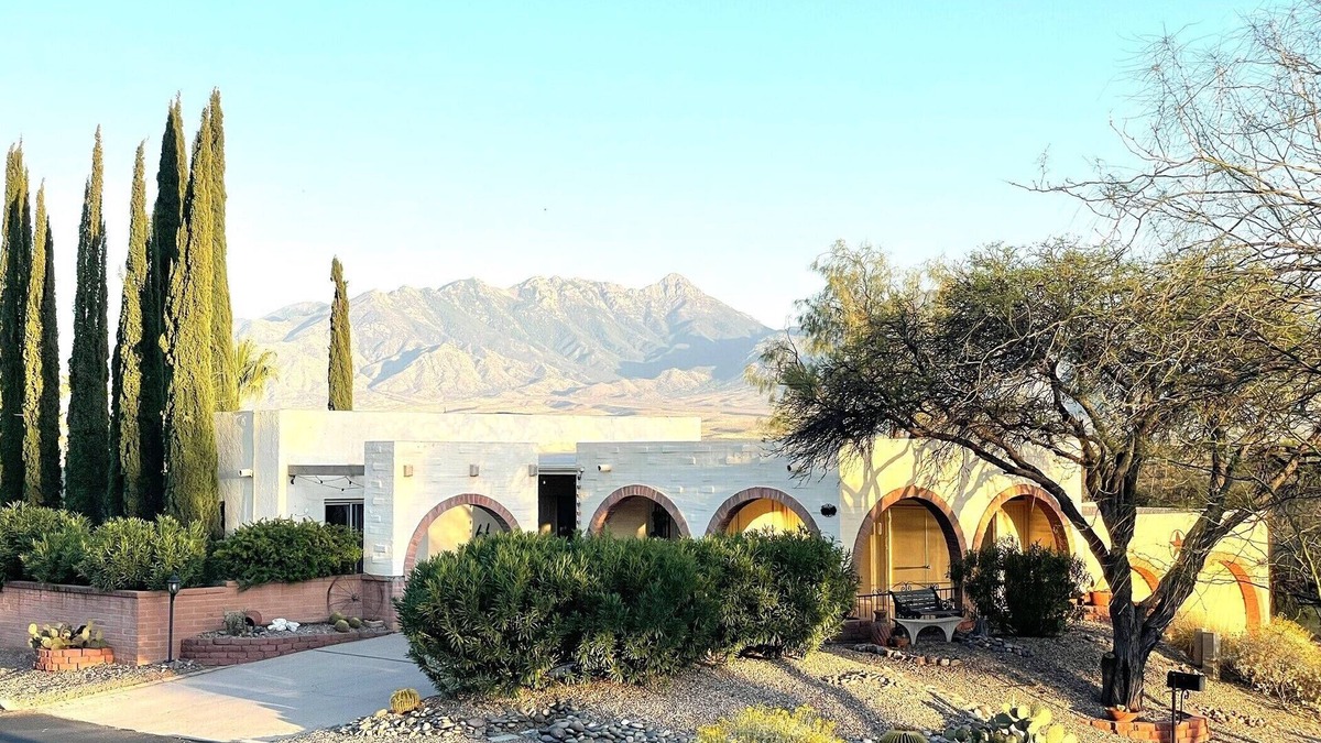 Green Valley House | Arizona Townhouse with Stunning Mountain View