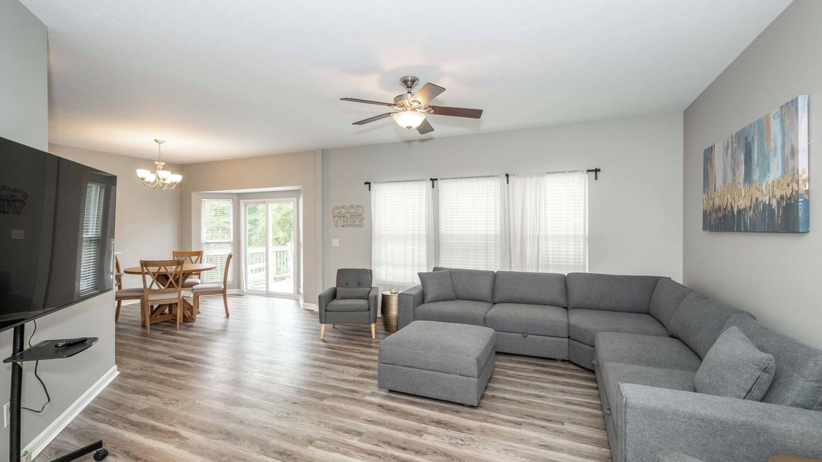 Walton House | Ark & Creation Retreat – Spacious Home for 12 w/Short Drive to Attractions!