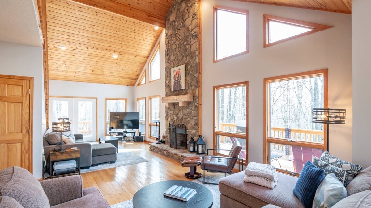 Davis House | Ark Escape - 1731 Cabin Mountain Road