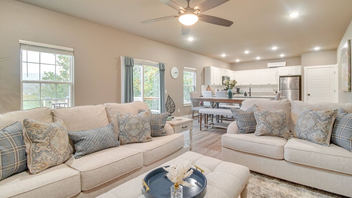 Farmington House | Arkansas Guest Suite w/Deck: Near Fayetteville!