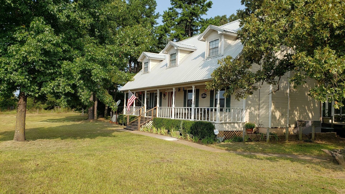 Booneville House | Arkansas Wilderness nestled between the Ouachita Mountains and Ozark Mountains
