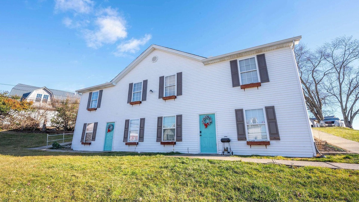 Williamstown House | Arkstone Retreat Suites, 3 in 1!