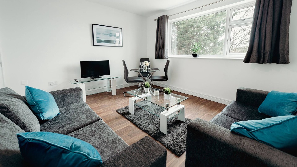 Hinckley Apartment | Arlan Apartments for Comfort and Ease, Hinkley - Apt. A