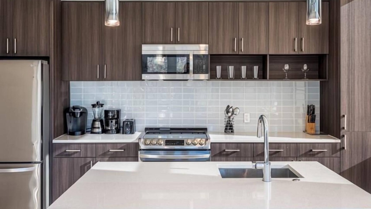 Crystal City Apartment | Arlington Virginia 2BR | Crystal City | Easy DC Access | by GLS