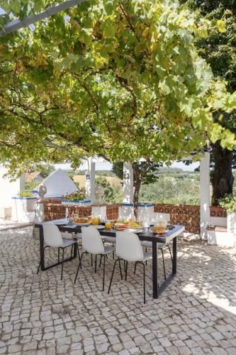 Carvalhal Benfeito Apartment | Arneiro Garden House - Country Retreat with BioPool