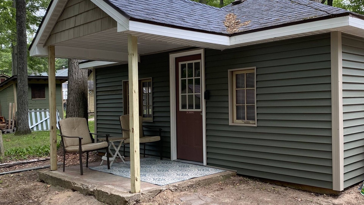 Grayling Cabin | Arnie Cabin at Kin Cabins w/AC, fireplace, canoe