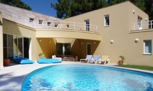 Charneca de Caparica e Sobreda Villa | Aroeira Villa near Lisbon- Daydream PT