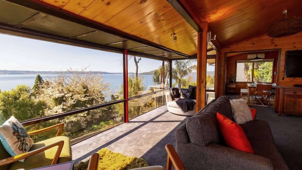 Kawaha Point House | Aroha Te Taumata | Great Lake Views & Spa Pool
