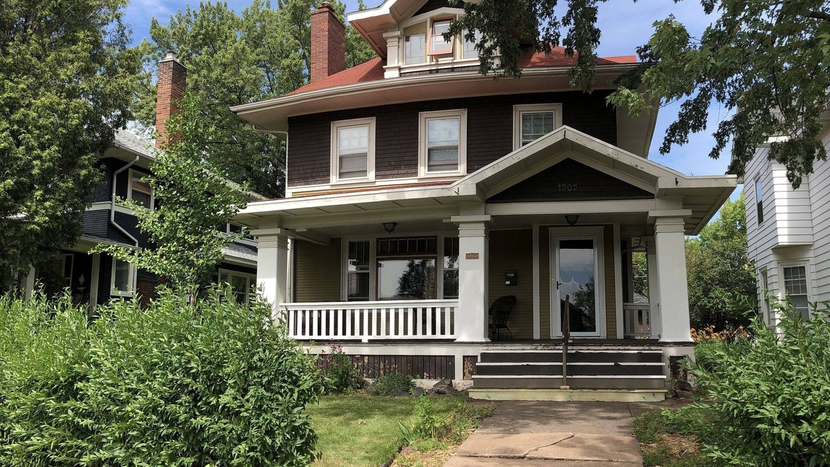 Superior House | Arris House - Historic elegance. Modern conveniences. Chair Lift for Mobility.