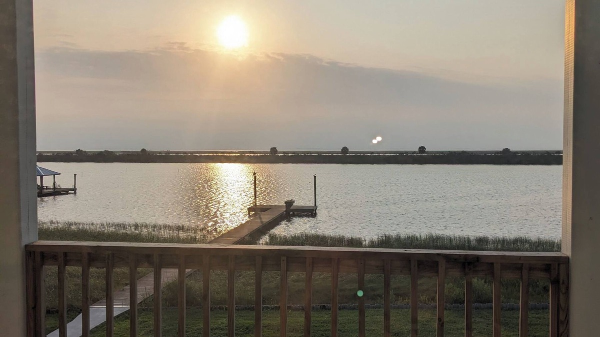 Hackberry House | Arrive Early & Stay Late-Waterfront Luxury in Angler Bay