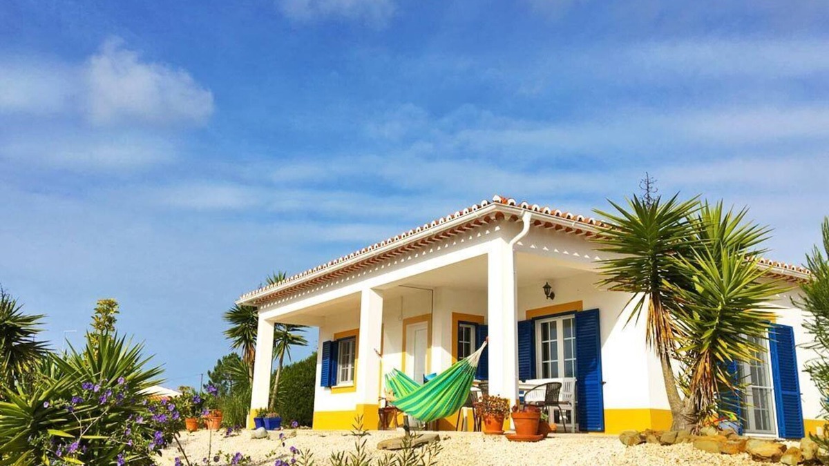 Aljezur House | Arrive & feel comfortable in our bright summer house.