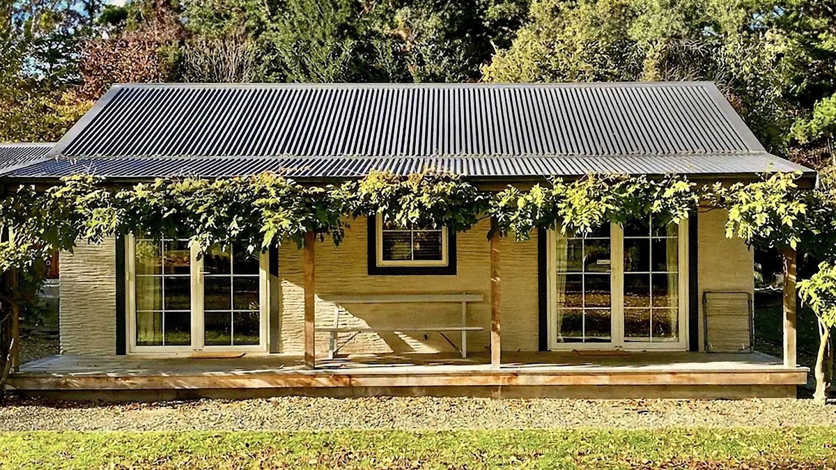 Arrow Junction Cottage | Arrow Junction Cottage near Arrowtown, super close to bike and hiking trails