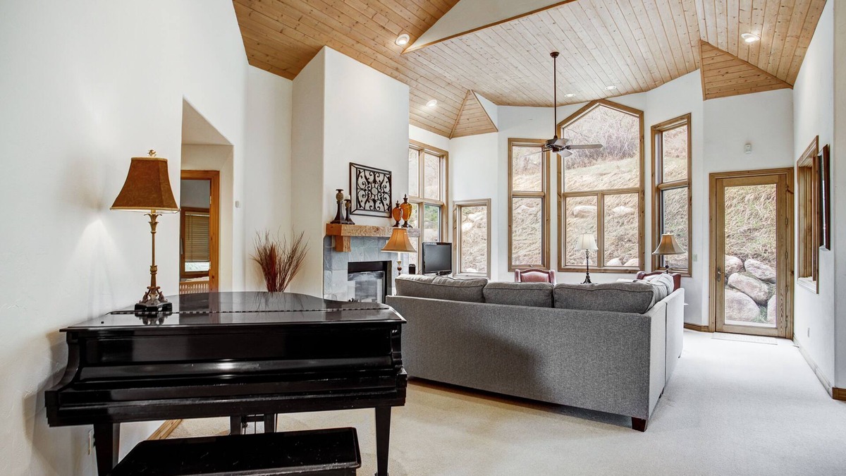 Edwards Condo | Arrowhead 254