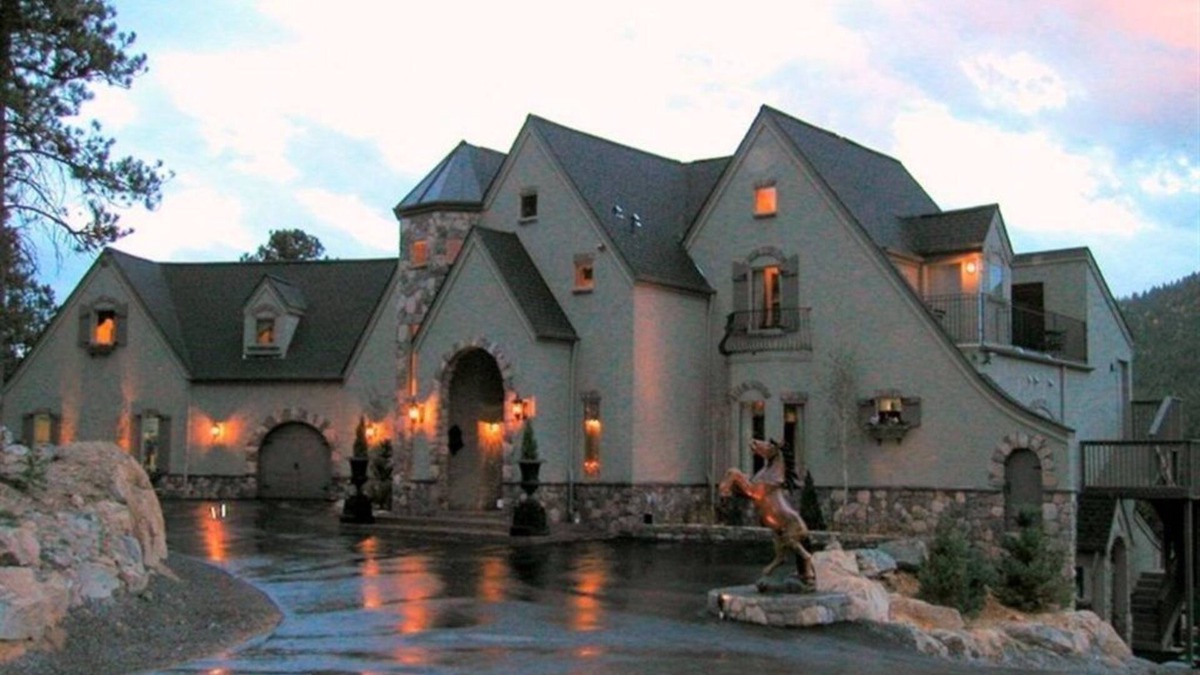 Doubleheader House | Arrowhead Manor Bed & Breakfast Inn & Event Center
