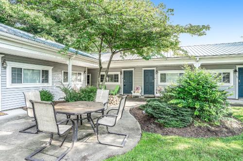 Saugatuck Apartment | Arrowhead Resort