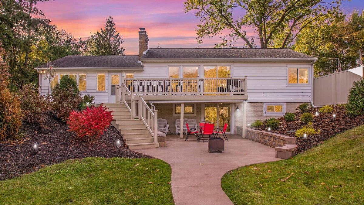 Bristol Cottage | Arrowhead Riverfront- 30 Min to ND Stadium