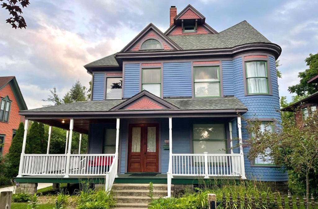 West Washington House | Art and Lodging