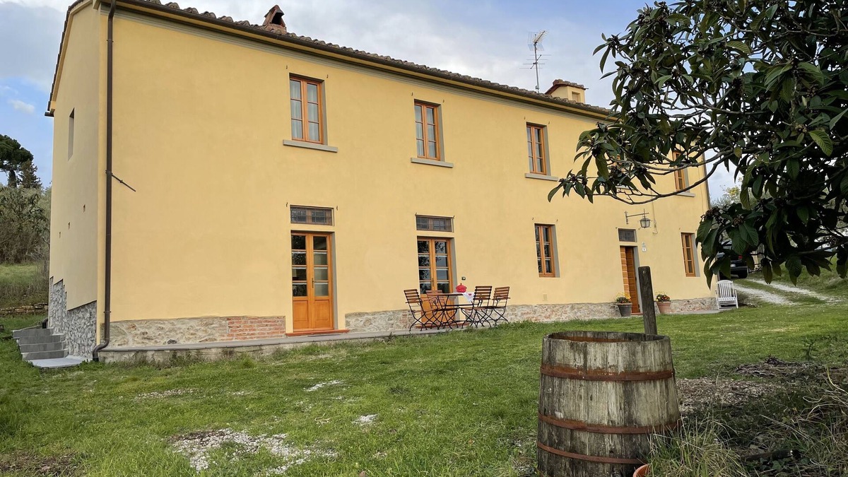 Pistoia House | Art Apartment Agriturismo Il Vecchio Merlo The heart of the Tuscan countryside.