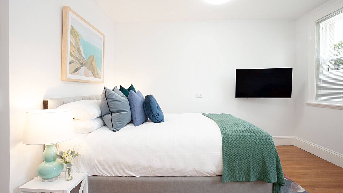 Lewisham Apartment | Art Deco Designer Studio in Lewisham