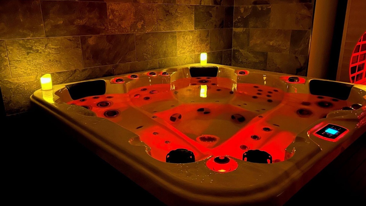 Brequerecque Apartment | Art des sens - private jacuzzi and infrared sauna studio