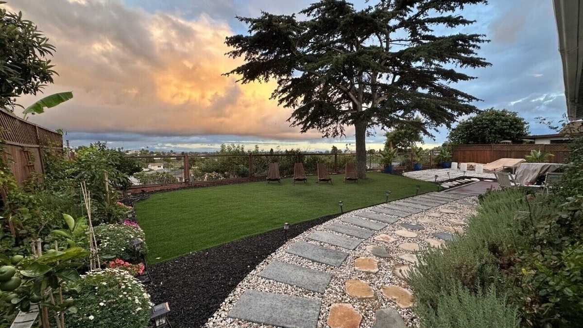Linda Vista House | Art Gallery Family Home - Southern California Style - Excellent Location