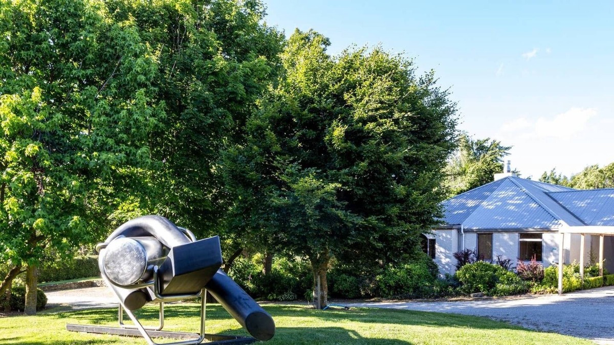 Lower Shotover House | Art House in Sculpture Garden