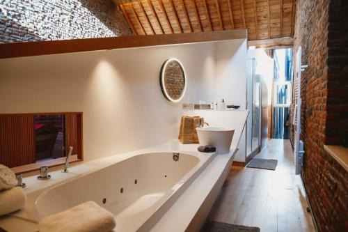 Herve Apartment | Art'lette Loft Balneo Bath & Infrared Sauna