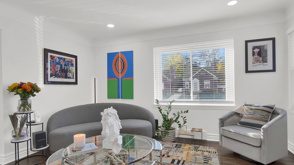 Detroit House | Art meets Hospitality, conveniently located near downtown Detroit! 3BD & 1.5BA